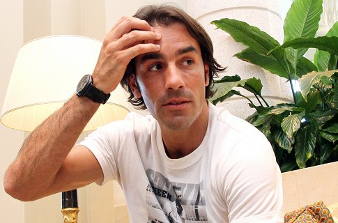 Robert Pires on his way back to north London