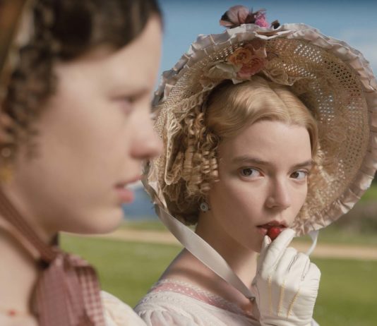 Mia Goth as Harriet Smith and Anya Taylor-Joy as Emma Woodhouse in Emma, directed by Autumn de Wilde. Copyright: Universal Pictures/Focus Features. All Rights Reserved.