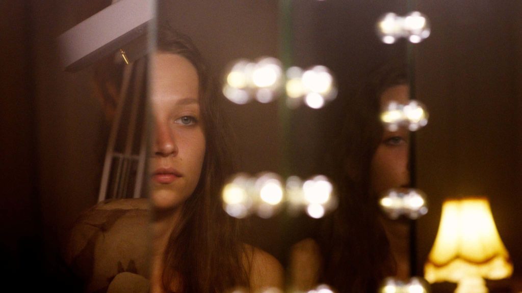 Molly Windsor as Ruth in Make Up, directed by Claire Oakley. Copyright: Curzon Artificial Eye. All Rights Reserved.