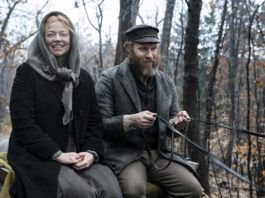 Sarah Snook as Sarah Greenbaum and Seth Rogen as Herschel Greenbaum in An American Pickle, directed by Brandon Trost. Photo: Hopper Stone. Copyright: Sony Pictures/Warner Bros. Entertainment Inc. All Rights Reserved.