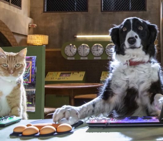Gwen (voiced by Melissa Rauch) and Roger (Max Greenfield) in Cats & Dogs: Paws Unite!, directed by Sean McNamara. Photo: Ryan Plummer. Copyright: 2020 Warner Bros. Entertainment Inc. All Rights Reserved.