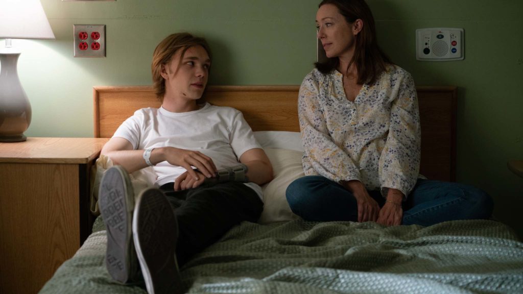 Charlie Plummer as Adam and Molly Parker as Beth in Words On Bathroom Walls, directed by Thor Freudenthal. Photo: Jacob Yakob. Copyright: Sony Pictures Releasing. All Rights Reserved.