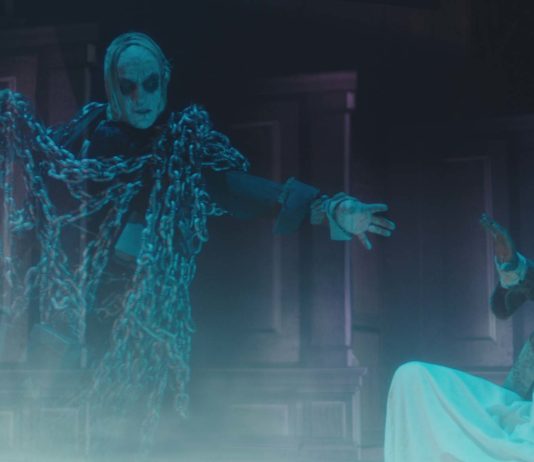 Russell Maliphant as Marley (voiced by Andy Serkis) and Michael Nunn as Scrooge (Simon Russell Beale) in A Christmas Carol, directed by David Morris and Jacqui Morris. Copyright: Frith Street Films. All Rights Reserved.