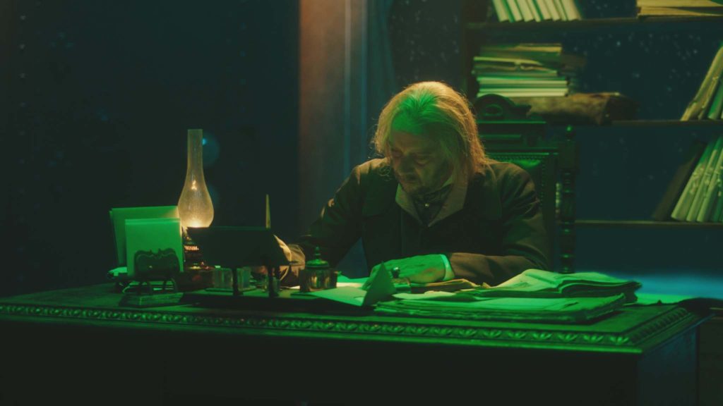 Michael Nunn as Scrooge (Simon Russell Beale) in A Christmas Carol, directed by David Morris and Jacqui Morris. Copyright: Frith Street Films. All Rights Reserved.