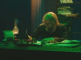 Michael Nunn as Scrooge (Simon Russell Beale) in A Christmas Carol, directed by David Morris and Jacqui Morris. Copyright: Frith Street Films. All Rights Reserved.
