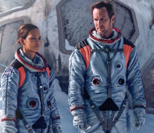 Halle Berry as Jocinda Fowler and Patrick Wilson as Brian Harper in Moonfall, directed by Roland Emmerich. Photo: Reiner Bajo. Copyright: 2021 Lionsgate Films/Centropolis. All Rights Reserved.
