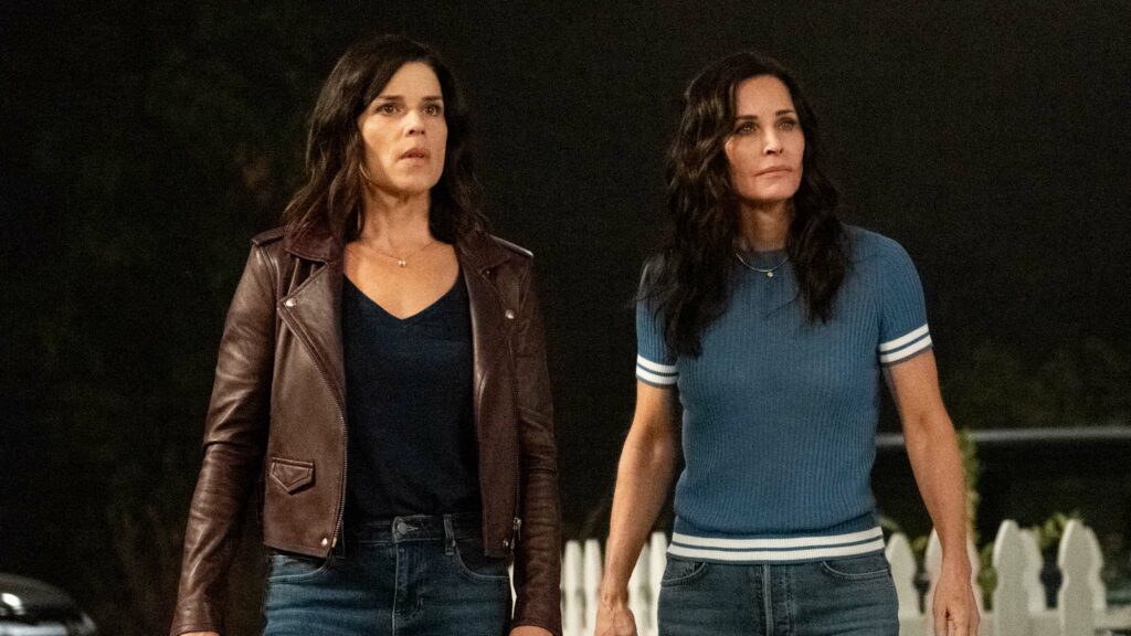 Neve Campbell as Sidney Prescott and Courteney Cox as Gale Weathers in Scream, directed by Matt Bettinelli-Olpin and Tyler Gillett. Photo: Brownie Harris. Copyright: 2021 Paramount Pictures. All Rights Reserved.