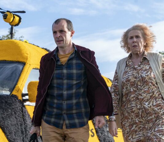 Tom Vaughan-Lawlor as Mick and Catherine Tate as Joanie Taylor in The Nan Movie, directed by Josie Rourke. Copyright: Warner Bros. Entertainment. All Rights Reserved.