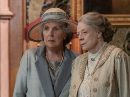 Penelope Wilton as Isobel Merton and Maggie Smith as Violet Grantham in Downton Abbey: A New Era, directed by Simon Curtis. Photo: Ben Blackall. Copyright: 2022 Focus Features, LLC. All Rights Reserved.