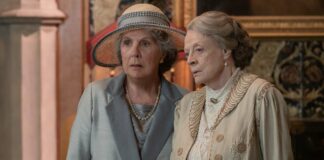 Penelope Wilton as Isobel Merton and Maggie Smith as Violet Grantham in Downton Abbey: A New Era, directed by Simon Curtis. Photo: Ben Blackall. Copyright: 2022 Focus Features, LLC. All Rights Reserved.