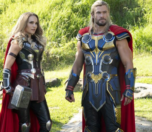 Natalie Portman as Mighty Thor and Chris Hemsworth as Thor in Thor: Love And Thunder, directed by Taiki Waititi. Photo: Jasin Boland. Copyright: 2022 Marvel Studios. All Rights Reserved.