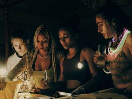 Maria Bakalova as Bee, Amandla Stenberg as Sophie, Myha'la Herrold as Jordan and Rachel Sennott as Alice in Bodies Bodies Bodies, directed by Halina Reijn. Photo: Gwen Capistran. Copyright: Public House Rights LLC. All Rights Reserved.