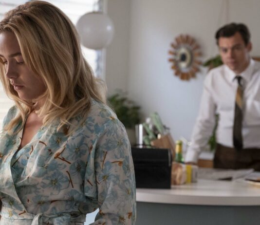 Florence Pugh as Alice and Harry Styles as Jack in Don't Worry Darling, directed by Olivia Wilde. Photo: Merrick Morton. Copyright: 2022 Warner Bros. Entertainment Inc. All Rights Reserved.