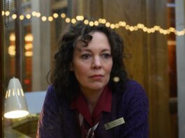 Olivia Colman as Hilary in Empire Of Light, written and directed by Sam Mendes. Photo: Parisa Taghizadeh, courtesy of Searchlight Pictures. Copyright: 2022 20th Century Studios. All Rights Reserved.