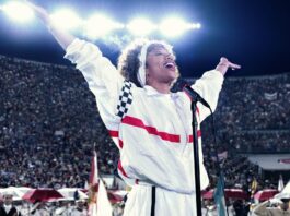 Naomi Ackie as Whitney Houston in Whitney Houston: I Wanna Dance With Somebody, directed by Kasi Lemmons. Photo: Emily Aragones. Copyright: 2021 CTMG, Inc. All Rights Reserved.