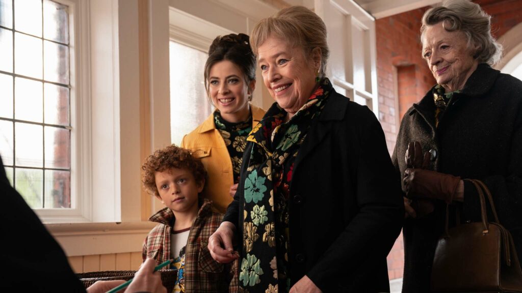 Eric D Smith as Daniel Hennessy, Agnes O'Casey as Dolly Hennessy, Kathy Bates as Eileen Dunne and Maggie Smith as Lily Fox in The Miracle Club, directed by Thaddeus O'Sullivan. Photo: Jonathan Hession. Copyright: Lionsgate. All Rights Reserved.