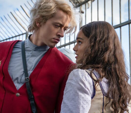 Tom Blyth as Coriolanus Snow and Rachel Zegler as Lucy Gray Baird in The Hunger Games: The Ballad of Songbirds & Snakes, directed by Francis Lawrence. Photo: Murray Close. Copyright: Lionsgate. All Rights Reserved.