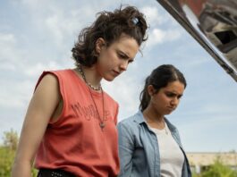 Margaret Qualley as Jamie and Geraldine Viswanathan as Marian in Drive-Away Dolls, directed by Ethan Coen. Photo: Wilson Webb. Copyright: Working Title/Focus Features. All Rights Reserved.