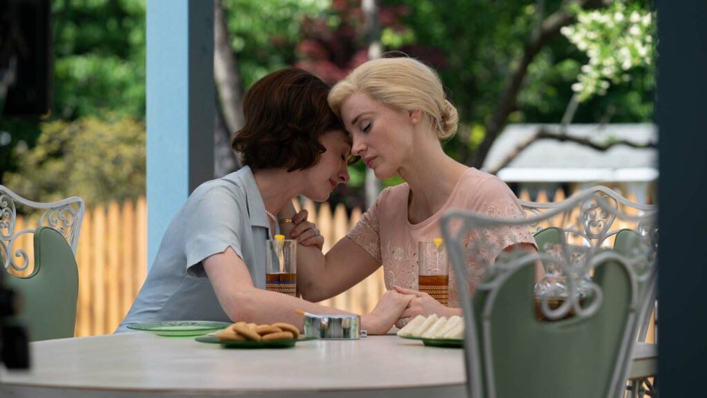 Anne Hathaway and Jessica Chastain star in Mothers' Instinct, directed by Benoit Delhomme. Photo: Alyssa Longchamp. Copyright: StudioCanal. All Rights Reserved.