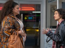 Michelle Buteau as Dawn and Ilana Glazer as Eden in Babes, directed by Pamela Adlon. Photo: Gwen Capistran. Copyright: Universal Pictures. All Rights Reserved.