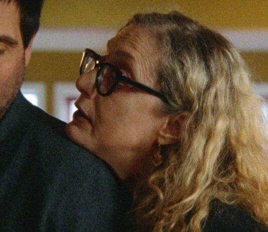 Jason Schwartzman as Ben Gottlieb and Carol Kane as Carla Kessler in Between The Temples, directed by Nathan Silver. Copyright: Sony Pictures Classics. All Rights Reserved.