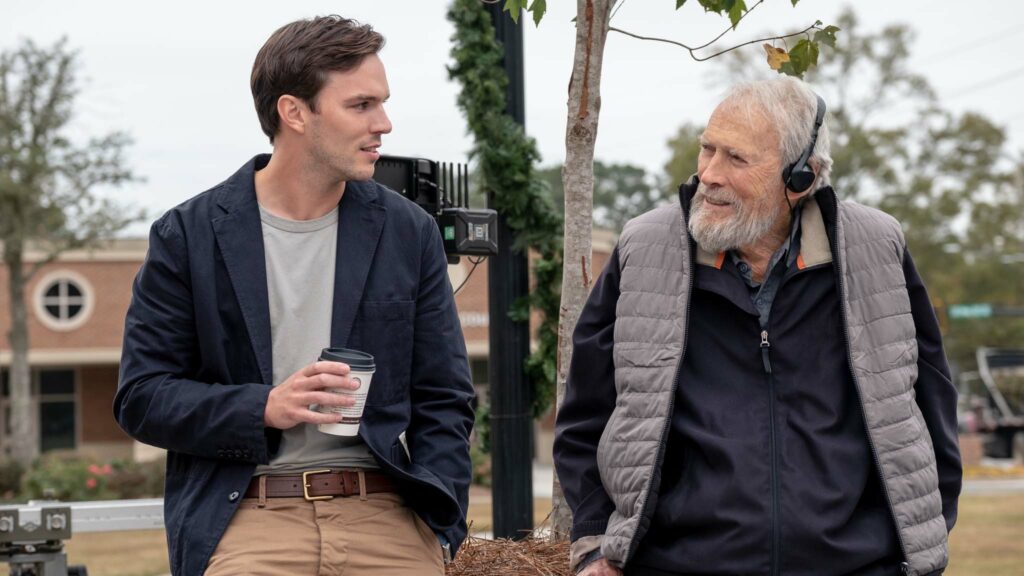 Nicholas Hoult and director Clint Eastwood behind the scenes. Photo: Claire Folger. Copyright: Warner Bros. Entertainment Inc. All Rights Reserved.