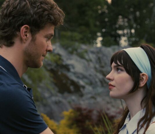 Jack Quaid as Josh and Sophie Thatcher as Iris in Companion, directed by Drew Hancock. Copyright: Warner Bros. Entertainment Inc. All Rights Reserved.