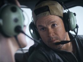 Michelle Dockery as Madolyn and Mark Wahlberg as Daryl in Flight Risk, directed by Mel Gibson. Copyright: Lionsgate. All Rights Reserved.