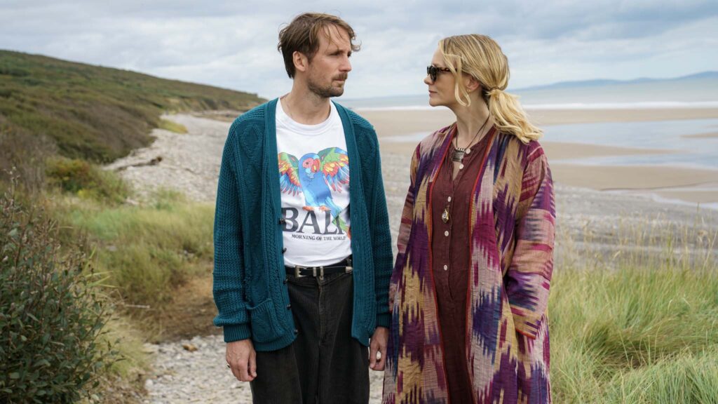 Tom Basden as Herb McGwyer and Carey Mulligan as Nell Mortimer in The Ballad Of Wallis Island, directed by James Griffiths. Photo: Alistair Heap. Copyright: Focus Features, LLC. All Rights Reserved.