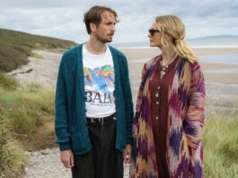 Tom Basden as Herb McGwyer and Carey Mulligan as Nell Mortimer in The Ballad Of Wallis Island, directed by James Griffiths. Photo: Alistair Heap. Copyright: Focus Features, LLC. All Rights Reserved.
