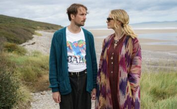 Tom Basden as Herb McGwyer and Carey Mulligan as Nell Mortimer in The Ballad Of Wallis Island, directed by James Griffiths. Photo: Alistair Heap. Copyright: Focus Features, LLC. All Rights Reserved.