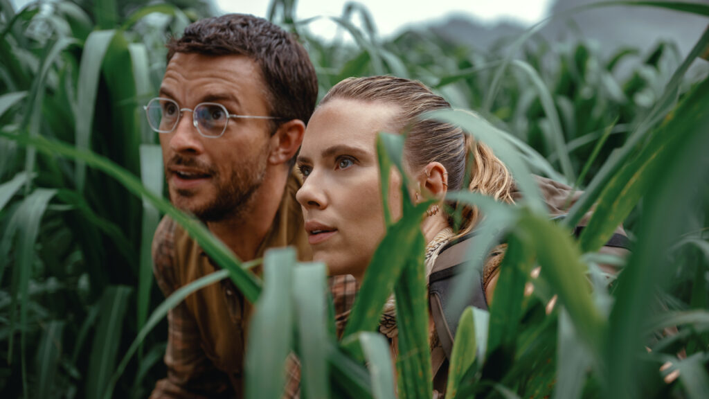 Jonathan Bailey as paleontologist Dr Henry Loomis and Scarlett Johansson as skilled covert operations expert Zora Bennett in Jurassic World Rebirth, directed by Gareth Edwards. Photo: Jasin Boland. Copyright: Universal Pictures and Amblin Entertainment. All Rights Reserved.