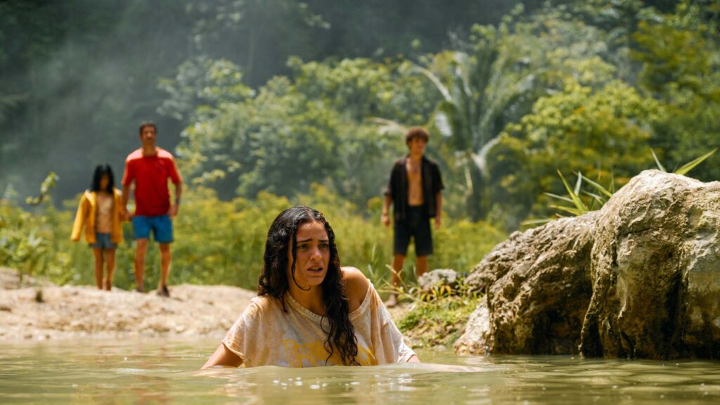 Audrina Miranda as Isabella Delgado, Manuel Garcia-Rulfo as Reuben Delgado, Luna Blaise as Teresa Delgado and David Iacono as Xavier Dobbs in Jurassic World Rebirth, directed by Gareth Edwards. Photo: Jasin Boland. Copyright: Universal Pictures and Amblin Entertainment. All Rights Reserved.