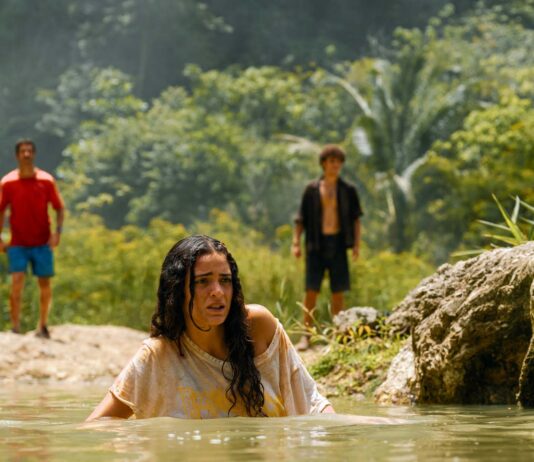 Audrina Miranda as Isabella Delgado, Manuel Garcia-Rulfo as Reuben Delgado, Luna Blaise as Teresa Delgado and David Iacono as Xavier Dobbs in Jurassic World Rebirth, directed by Gareth Edwards. Photo: Jasin Boland. Copyright: Universal Pictures and Amblin Entertainment. All Rights Reserved.
