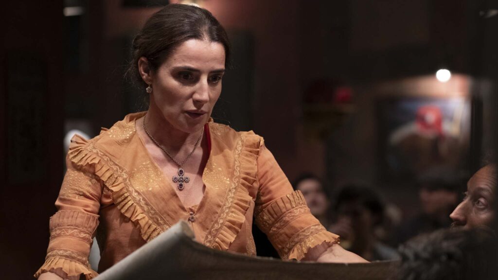 Luisa Ranieri as Rosalie looking at painting in Modigliani: Three Days On The Wing Of Madness, directed by Johnny Depp. Copyright: Modi Productions Ltd. All Rights Reserved.