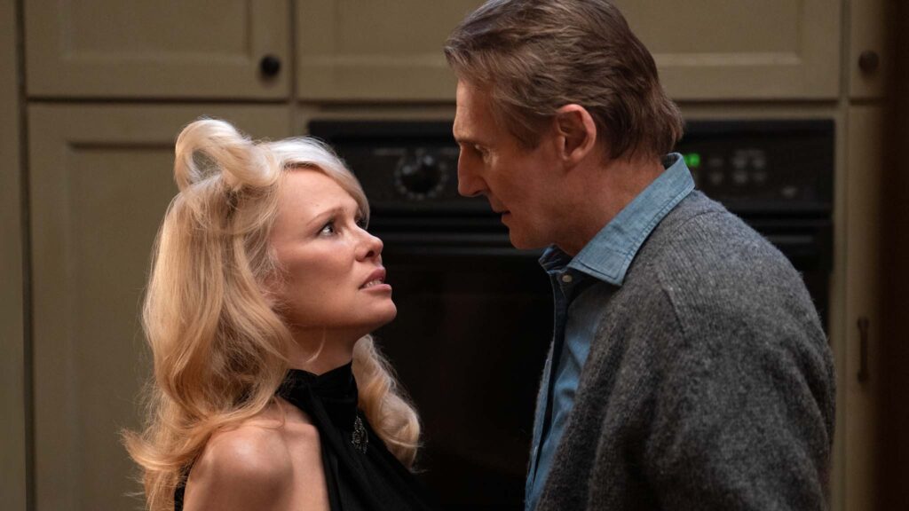 Pamela Anderson as Beth Davenport and Liam Neeson as Frank Drebin Jr in The Naked Gun, directed by Akiva Schaffer. Photo: Frank Masi. Copyright: Paramount Pictures. All Rights Reserved.