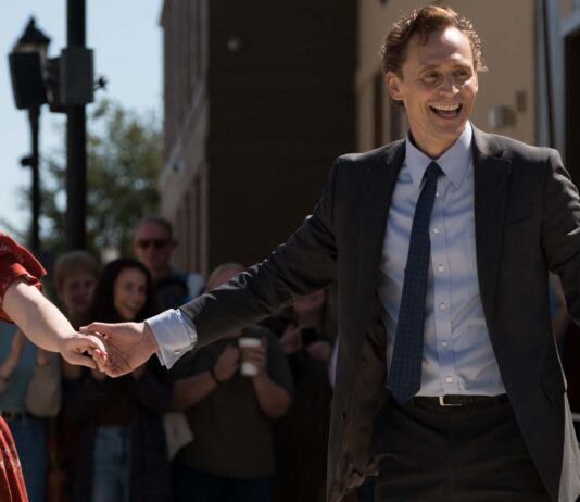 Annalise Basso as Janice Halliday and Tom Hiddleston as Charles 'Chuck' Krantz in The Life Of Chuck, directed by Mike Flanagan. Photo: Dan Anderson. Copyright: Intrepid Pictures. All Rights Reserved.