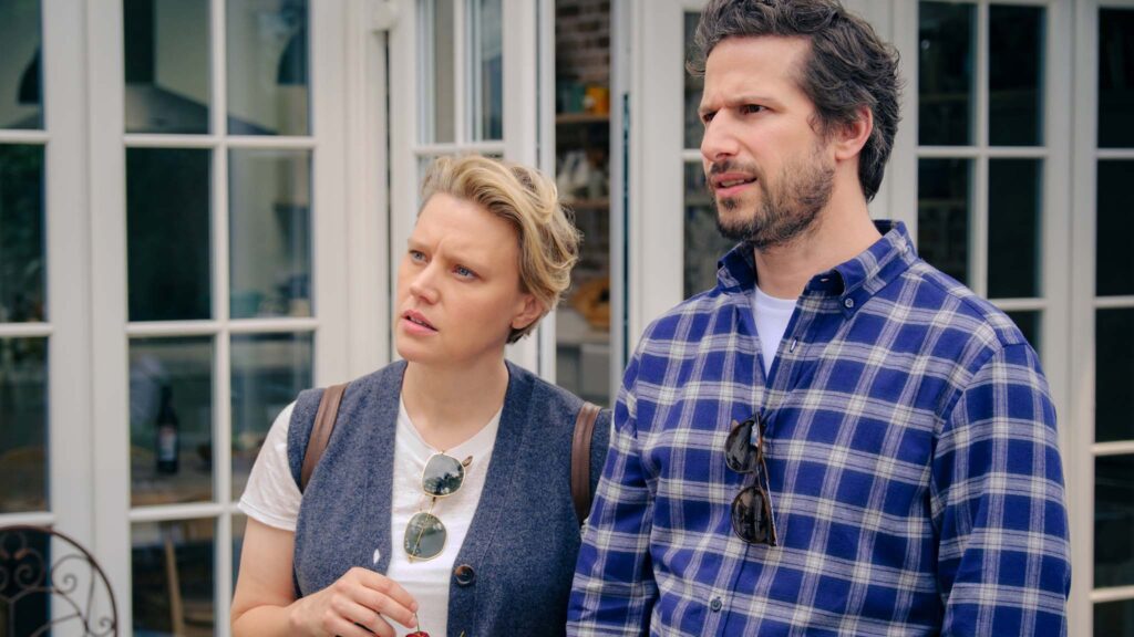 Kate McKinnon as Amy and Andy Samberg as Barry in The Roses, directed by Jay Roach. Photo: Jaap Buitendijk. Copyright: Searchlight Pictures. All Rights Reserved.
