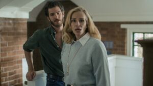 Andrew Garfield as Hank and Julia Roberts as Alma in After The Hunt, directed by Luca Guadagnino. Copyright: Amazon Content Services LLC. All Rights Reserved.