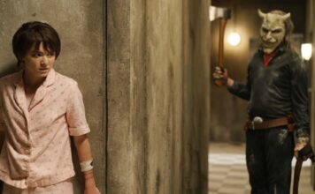 Madeleine McGraw as Gwen and Ethan Hawke as The Grabber in Black Phone 2, directed by Scott Derrickson. Photo: Sabrina Lantos. Copyright: Universal Pictures/Blumhouse. All Rights Reserved.
