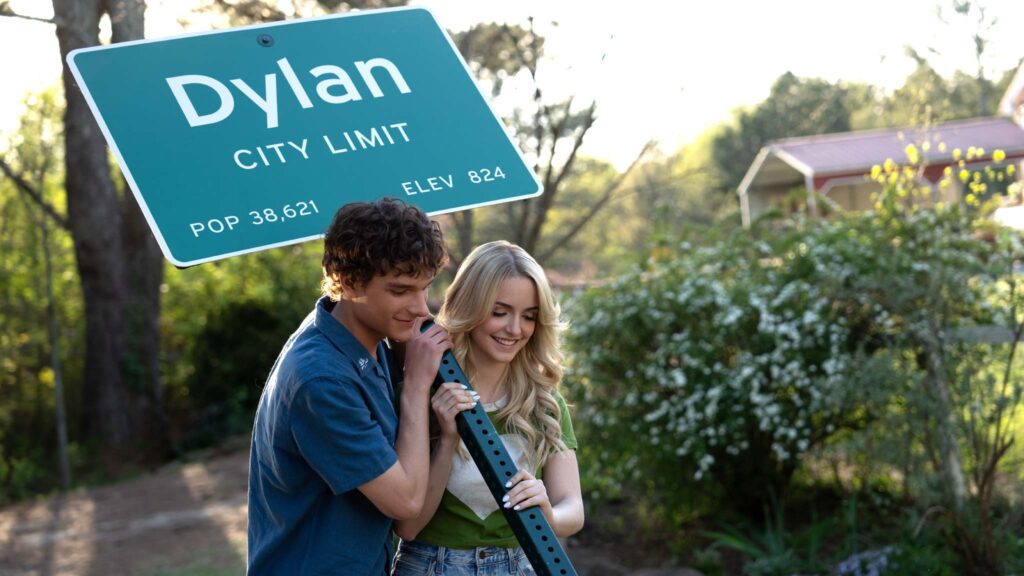 Mason Thames as Miller and Mckenna Grace as Clara in Regretting You, directed Josh Boone. Photo: Jessica Miglio. Copyright: Paramount Pictures. All Rights Reserved.