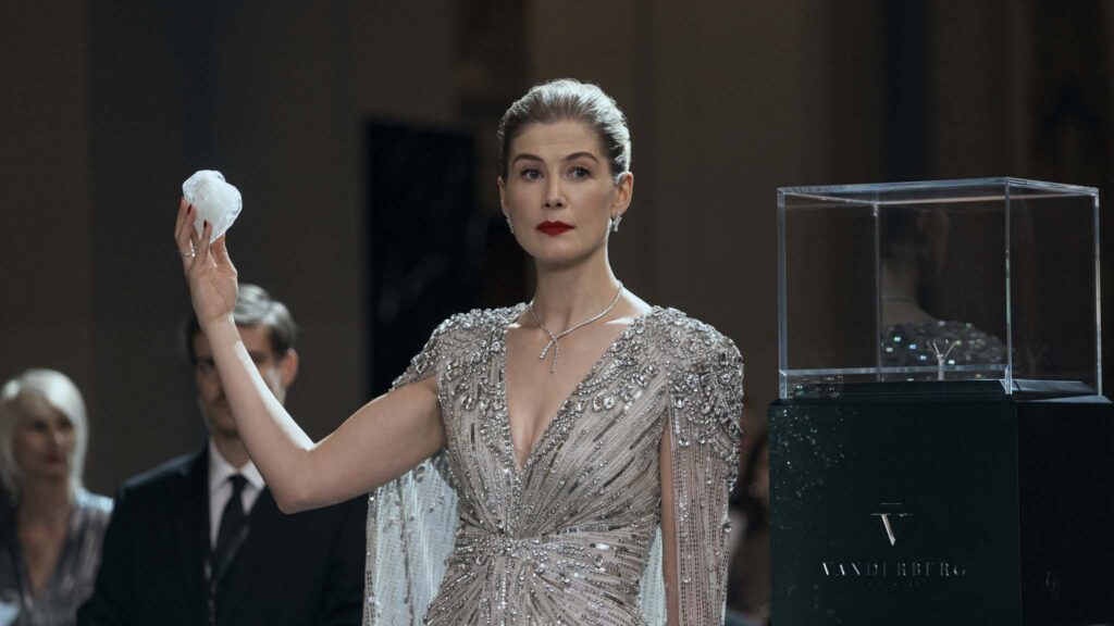 Rosamund Pike as Veronika in Now You See Me: Now You Don’t, directed by Ruben Fleischer. Photo: Katalin Vermes. Copyright: Lionsgate. All Rights Reserved.