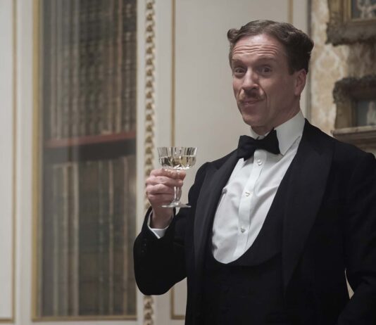Damian Lewis as Lord Davenport in Fackham Hall, directed by Jim O'Hanlon. Photo: Paul Stephenson. Copyright: Elysian Films/Entertainment Film Distributors. All Rights Reserved.