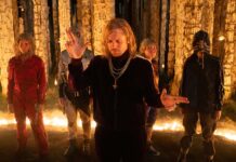 Jack O'Connell as Sir Jimmy Crystal with the Jimmies in 28 Years Later: The Bone Temple., directed by Nia DaCosta. Photo: Miya Mizuno. Copyright: CTMG, Inc. All Rights Reserved.