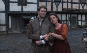 Jessie Buckley as Agnes and Joe Alwyn as Bartholomew in Hamnet, directed by Chloe Zhao. Photo: Agata Grzybowska. Copyright: Focus Features LLC. All Rights Reserved.