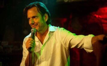 Will Arnett as Alex Novak in Is This Thing On? , directed by Bradley Cooper. Photo: Jason McDonald. Copyright: Searchlight Pictures. All Rights Reserved.