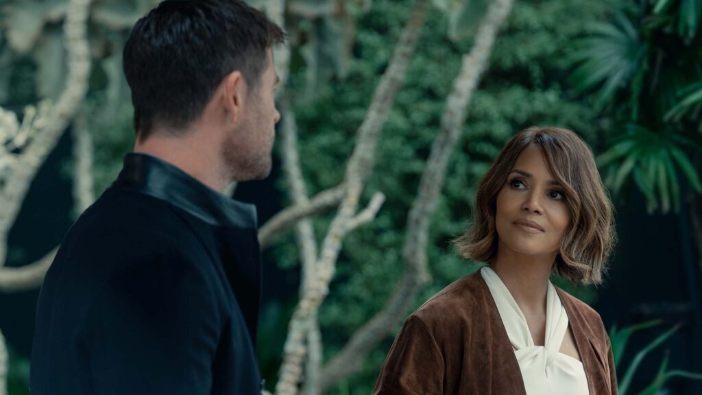 Chris Hemsworth as Davis and Halle Berry as Sharon in Crime 101, directed by Bart Layton. Photo: Merrick Morton. Copyright: Amazon MGM Studios Content Services LLC. All Rights Reserved.