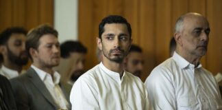 Joe Alwyn as Laertes, Riz Ahmed as Prince Hamlet and Art Malik as Claudius in Hamlet, directed by Aneil Karia. Copyright: Universal Studios. All Rights Reserved.