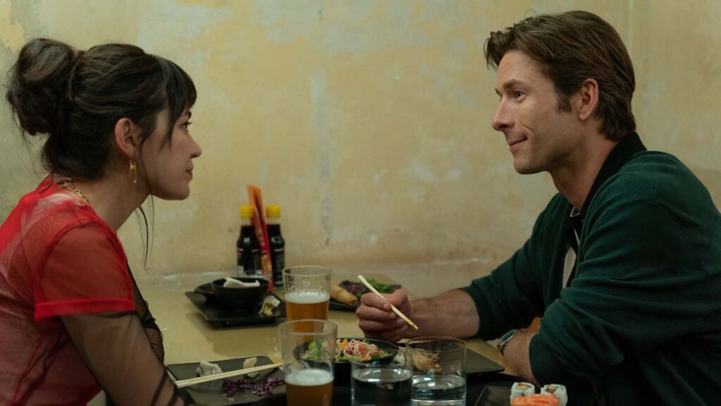 Jessica Henwick as Ruth and Glen Powell as Becket Redfellow in How To Make A Killing, directed by John Patton Ford. Photo: Ilze Kitshoff. Copyright: StudioCanal. All Rights Reserved.