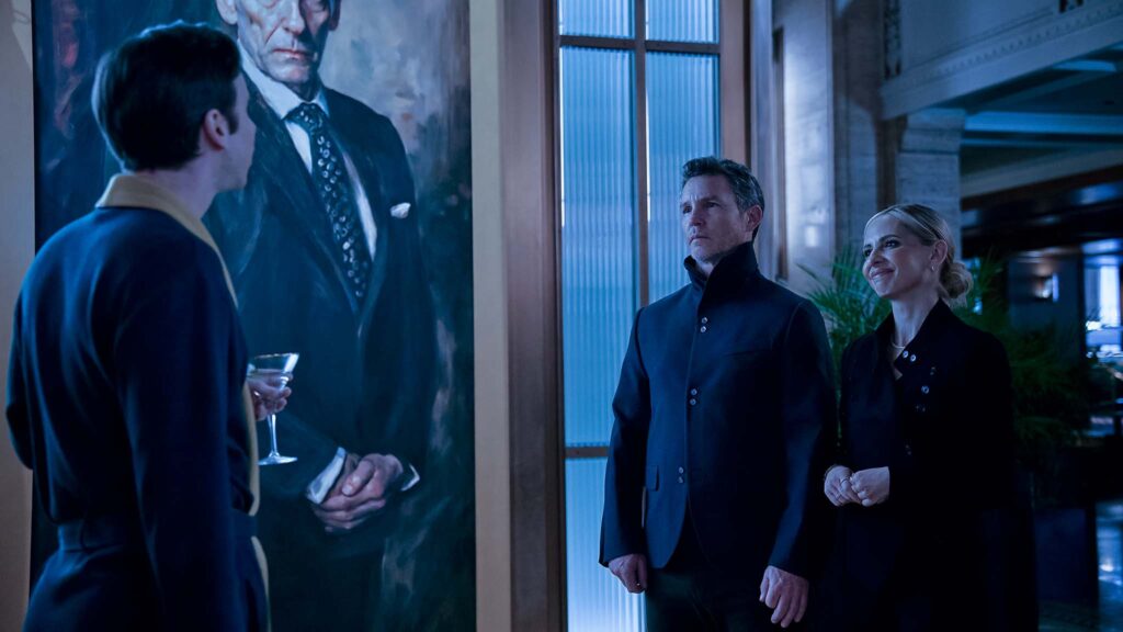 Daniel Beirne as Kip Danforth, a portrait of David Cronenberg as Chester Danforth, Shawn Hatosy as Titus Danforth, and Sarah Michelle Gellar as Ursula Danforth in Ready Or Not 2: Here I Come, directed by Tyler Gillett and Matt Bettinelli-Olpin. Photo: Pief Weyman. Copyright: Searchlight Pictures. All Rights Reserved.